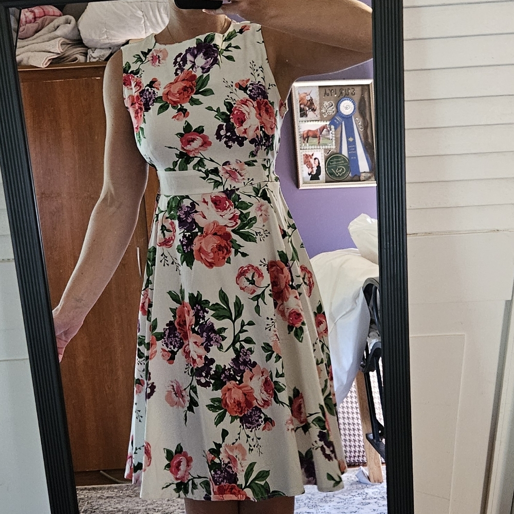 2 For 20 - Floral vintage style dress